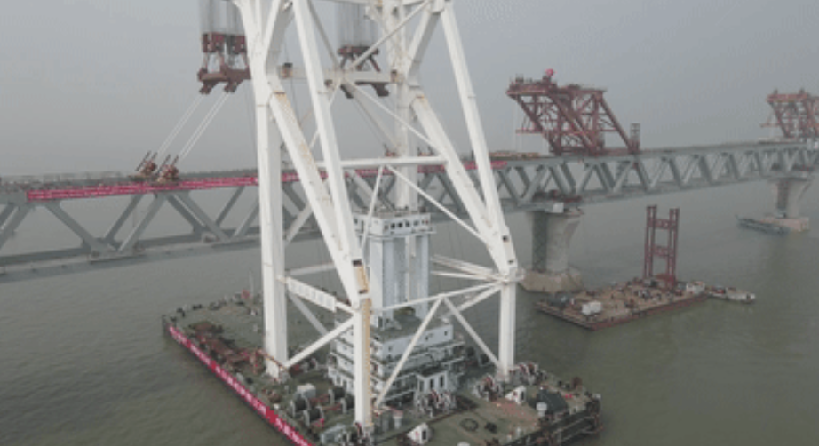 2014年6月，中铁大桥局从全球40多家企业中脱颖而出，中标帕德玛大桥，项目合同额折合人民币近100亿元，是中国企业在海外承建的最大规模和最大金额的单体桥梁工程。